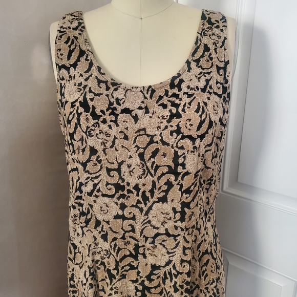 VINTAGE Rabbit Design Dress - Picture 2 of 8